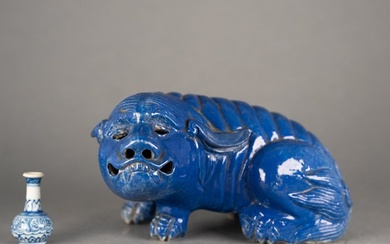 Statue - Porcelain - Very rare - Amazing blue glazed Foo lion possibly a Nightlight - China - Qing Dynasty (1644-1911)