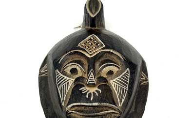 TIME TRAVEL INTO CULTURE: VINTAGE WALL MASK MADE OF HAND-CARVED AFRICAN WOOD.