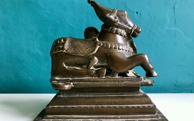 The bull Nandi (1) - Bronze - India - early 19th century