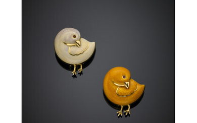 Two yellow gold and guilloché enamel chick brooches, in all g 10.31, length cm 2.30, width cm 2 circa. Marked…Read more