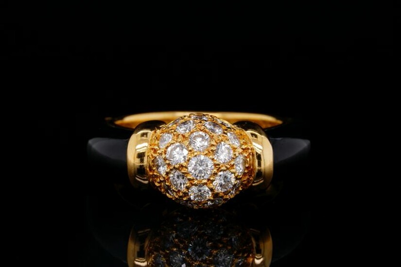 Van Cleef & Arpels 0.50ctw Diamond, Onyx 18K Ring