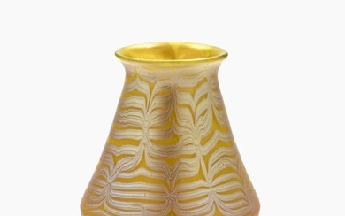 Vase - Joh. Loetz Wwe, Klostermühle, vers 1902 Verre surfondu incolore. Corps du vase cintré,...