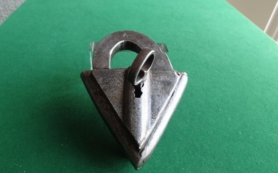 Very rare lock with blacksmith brand (1) - Iron (cast/wrought) - 17th century