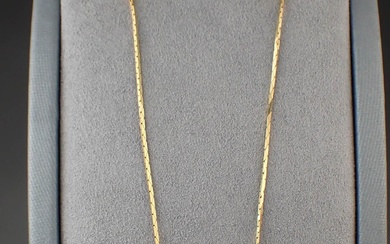 YELLOW GOLD NECKLACE AND EAR STUDS