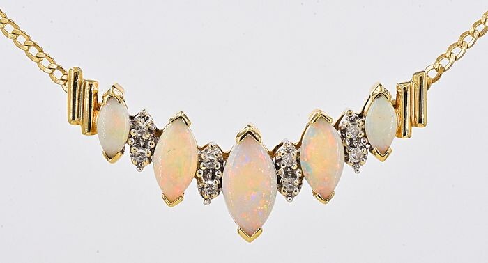 Yellow gold - Necklace - 2.45 ct Opal - Diamonds