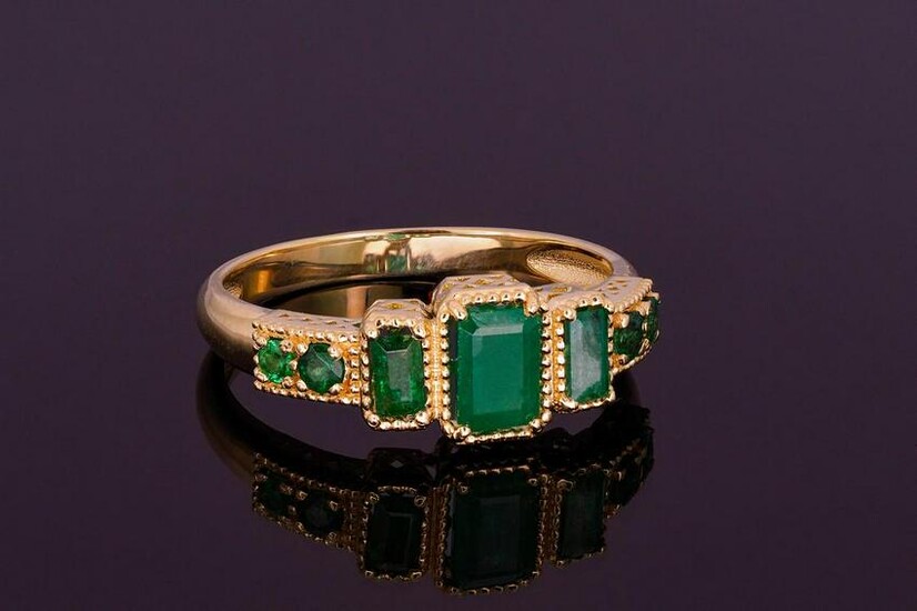 Yellow gold ring with emeralds