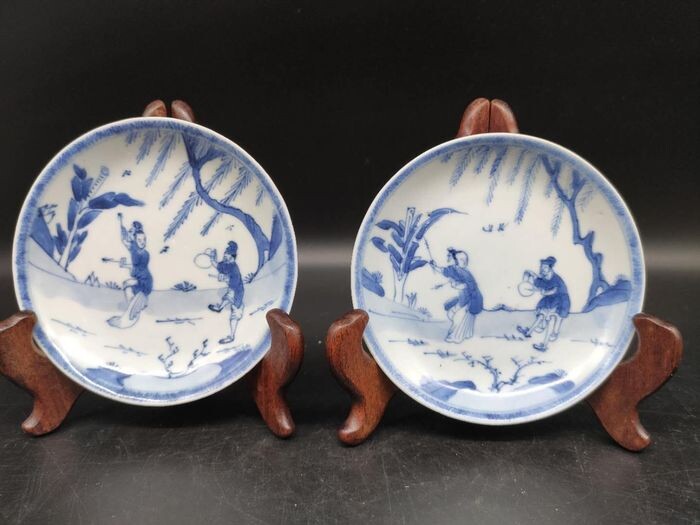 cup and saucer - Blue and white - Porcelain - China - late Kangxi era and early Yongzheng era