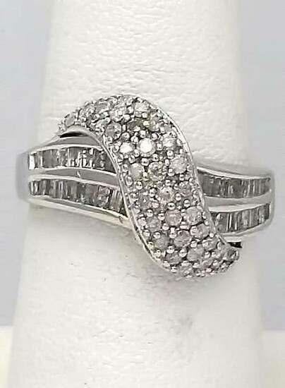 1 CT. PAVE ROUND & BAGUETTE DIAMOND CROSS OVER RING IN
