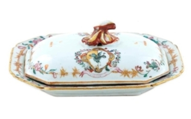 Chinese armorial porcelain miniature covered entree dish