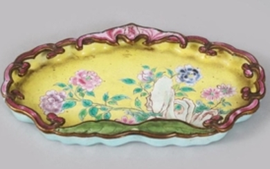 A 19TH CENTURY CHINESE ENAMEL DISH / TRAY, decorated