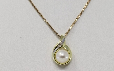 14k Ladies Diamond and Pearl Necklace