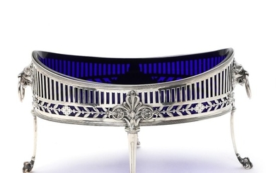 A Dutch Louis XVI style silver jardiniere. Marked J. M. Kempen & Sons, year marked 1899. Weight excl. inlay 800 g. H. 19 cm. L. 35 cm.