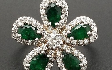 1.52ct Natural Emeralds and Diamonds, Flower - 14 kt. White gold - Ring - ***No Reserve Price***