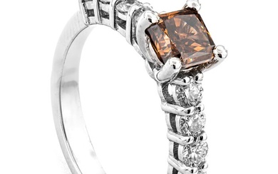 1.69 tcw SI1 Diamond Ring - 14 kt. White gold - Ring - 1.04 ct Diamond - 0.65 ct Diamonds - No Reserve Price