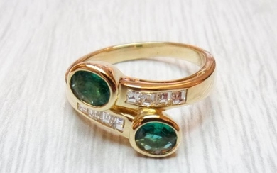 18 kt. Gold - Ring - 0.40 ct Emerald - Diamonds