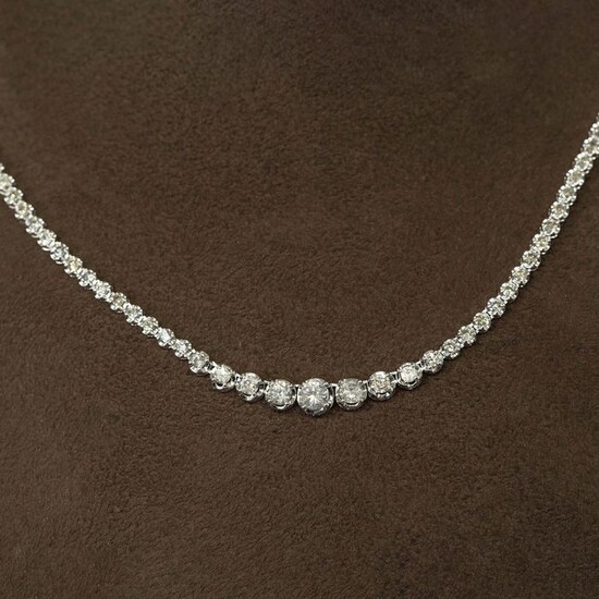 18 kt. White gold, 10.88g - Necklace with pendant - 5.00 ct Diamond - No Reserve Price