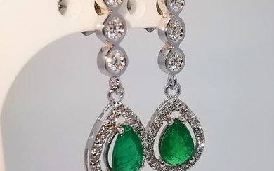 18 kt. White gold - Earrings - 2.00 ct Emerald - Diamond
