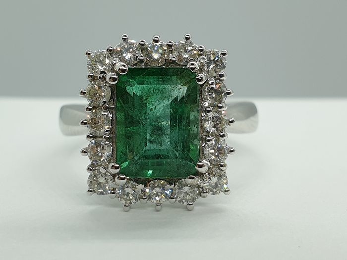 18 kt. White gold - Ring - 2.55 ct Emerald - Diamonds