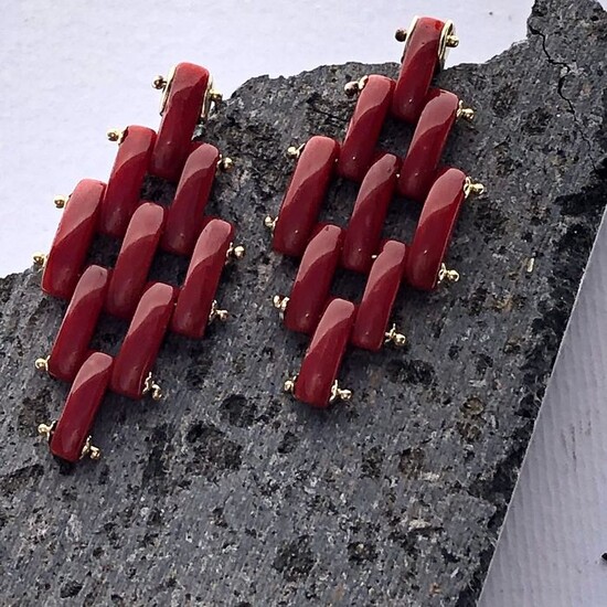 18 kt. Yellow gold, earrings in red coral, coral from Sardinia, - Earrings