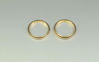 18K (750/oo) yellow gold set with two smooth wedding rings...