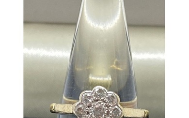 18ct gold flower cluster diamond ring, hallmarked London, ap...