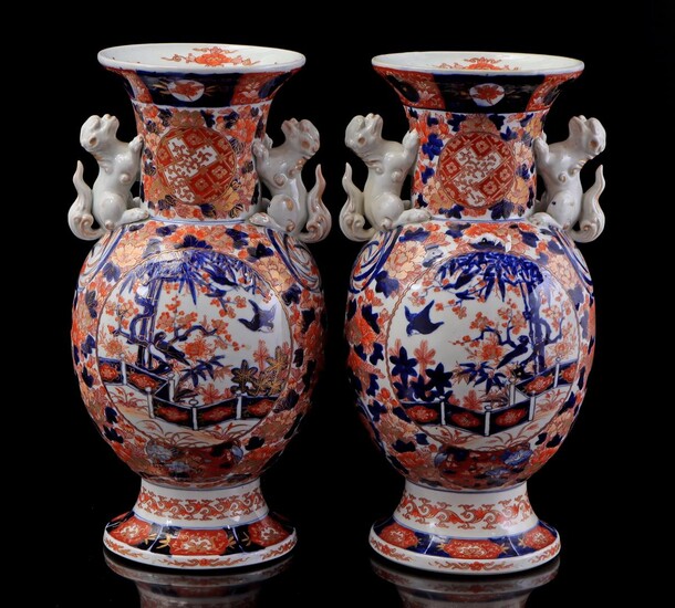 (-), 2 porcelain Imari vases with foo dogs...