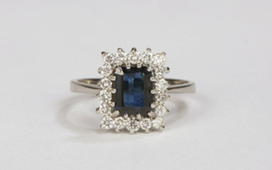 Ring - 18 kt white gold - Sapphire of 1.25 ct - Diamonds of 0.27 ct - Size: 57 EU
