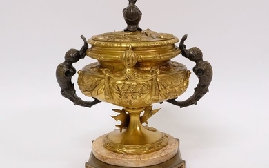 Gilded bronze guild jar with lid and knights in the shape of a knight - Ca. 1900 - Neoclassical Style - Marble - Late 19th century