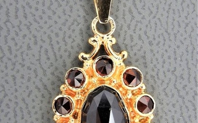 14 kt. Gold - Necklace with pendant Garnet