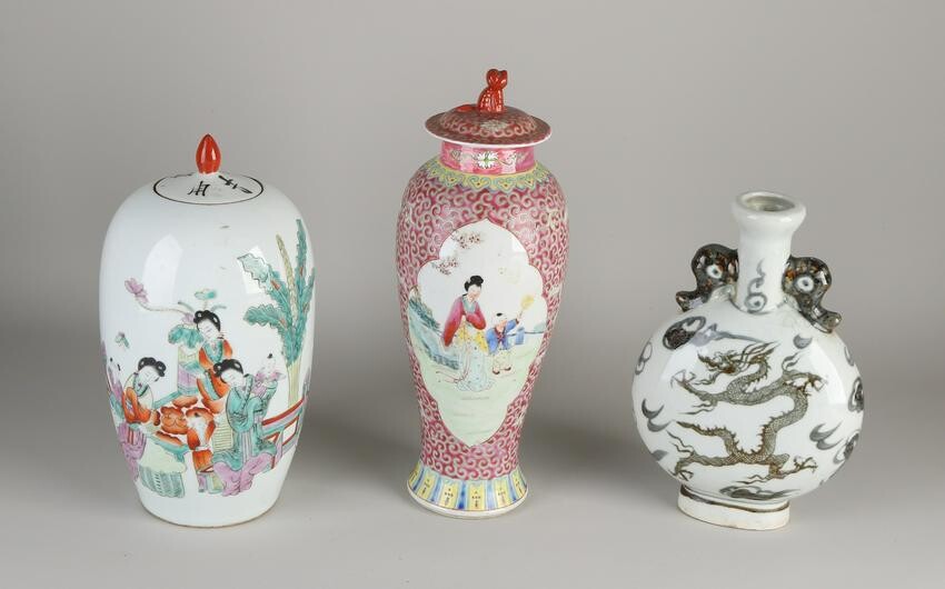3 various Chinese porcelain vases. 1x lidded vase