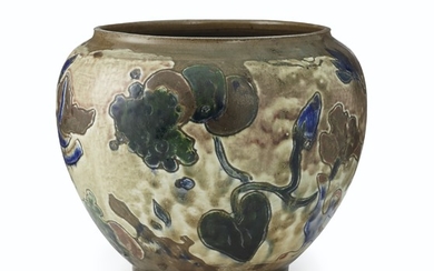 Paul Gauguin (1848-1903), Vase décoré avec feuillage, raisins et animaux