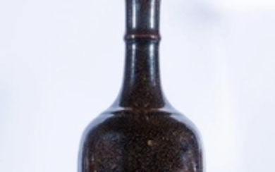 Arte Cinese A Fur's hair black glazed porcelain bottle