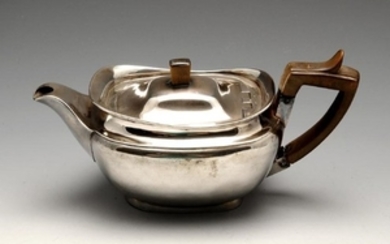 A George III silver bachelor teapot, the plain squat
