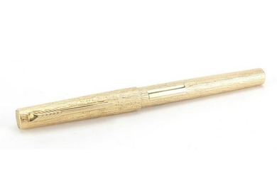 Parker 105 rolled gold fountain pen, having a bark