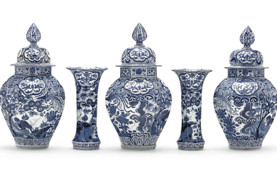 A JAPANESE BLUE AND WHITE FIVE-PIECE GARNITURE, EDO PERIOD, 18TH CENTURY