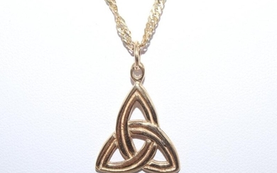 9ct Gold Tri Pendant on 9ct Gold Necklace Metal:...