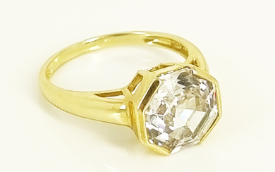 A 14ct GOLD AND CUBIC ZIRCONIA RING