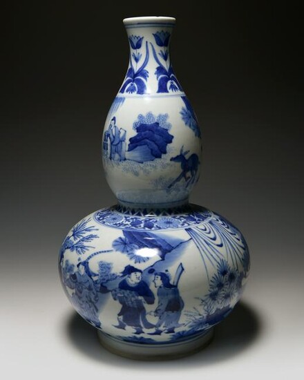 A CHINESE BLUE AND WHITE DOUBLE GOURD VASE