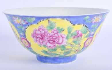 A CHINESE FAMILLE ROSE PORCELAIN BOWL 20th Century. 14