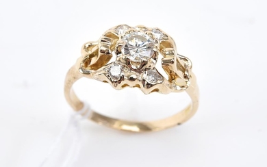 A DIAMOND DRESS RING IN 14CT GOLD, SIZE P