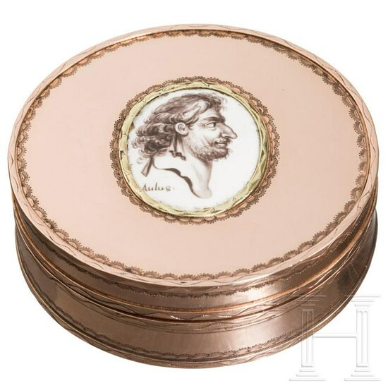 A French courtly pillbox with a portrait of the