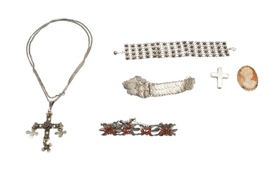 A GROUP OF SILVER AND OTHER JEWELLERY