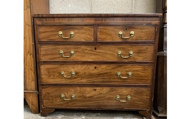 A George III inlaid mahogany chest of drawers - approx. 84cm...