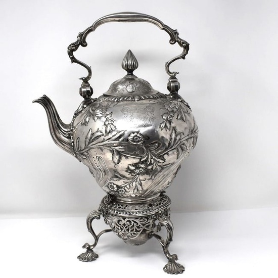 A George III sterling silver kettle on stand / tea urn