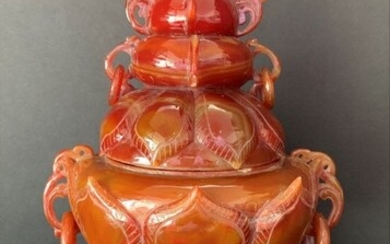 A LARGE CHINESE CARNELIAN LIDED VESSLE