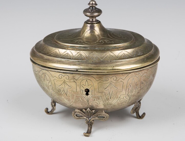 A LARGE SILVER ETROG BOX. Vienna, c. 1900. Stamped with