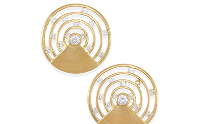 A PAIR OF 18K GOLD AND DIAMOND EARRINGS
