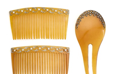 ˜ A PAIR OF BELLE EPOQUE TORTOISESHELL DIAMOND AND SEED PEARL HAIR COMBS, CIRCA 1910