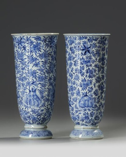 A PAIR OF CHINESE BLUE AND WHITE BEAKER VASES, CHINA