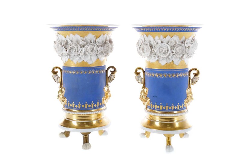 A PAIR OF MID-19TH CENTURY CONTINENTAL PORCELAIN SPILL VASES